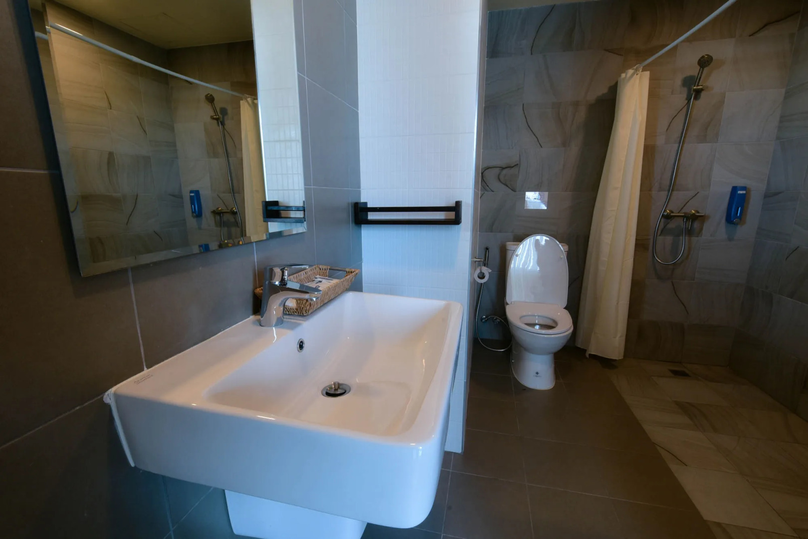 The Sixteenth Naiyang Beach Hotel