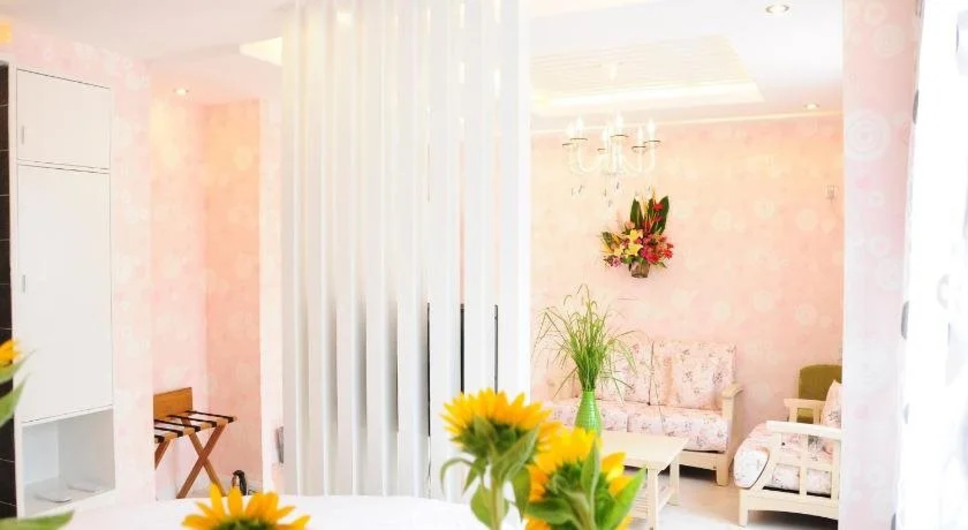 V. HOME Inn (Yangshuo West Street Branch)