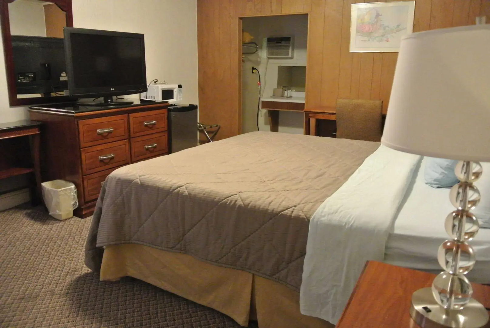 RoseWood Inn