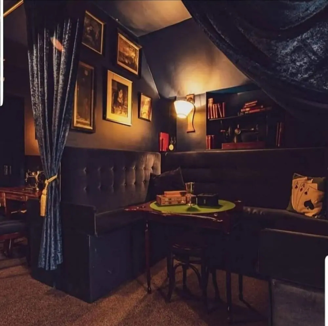 Gin Lounge Rooms