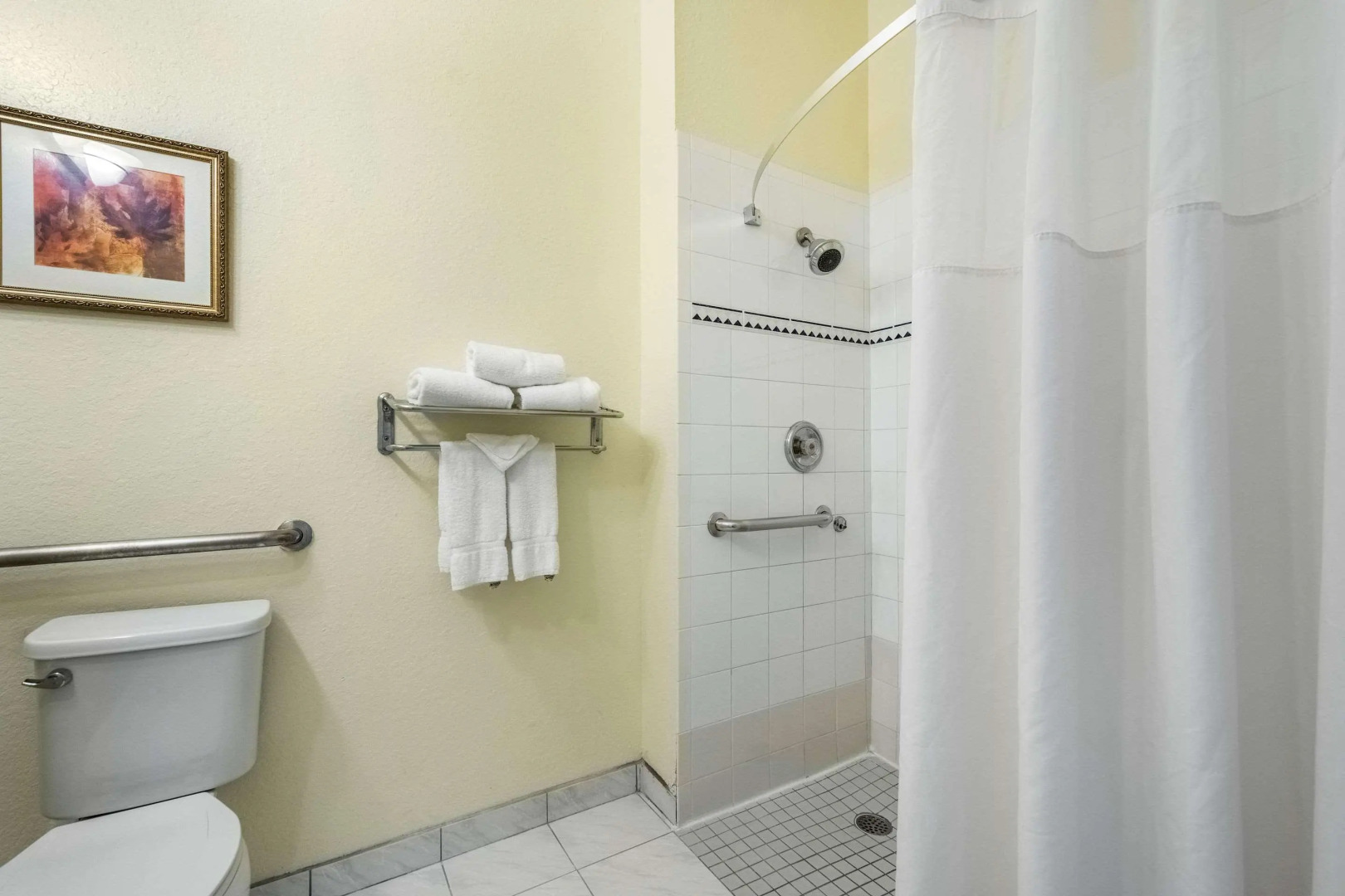 Clarion Inn & Suites Central Clearwater Beach