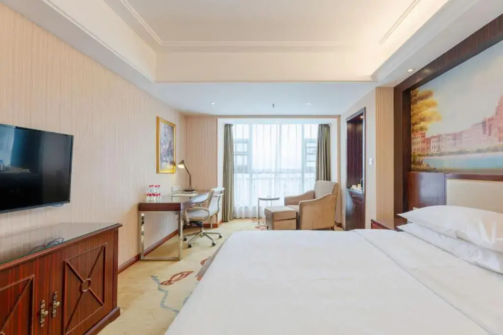 Vienna International Hotel (Zhumadian Huayuan Xuefu)