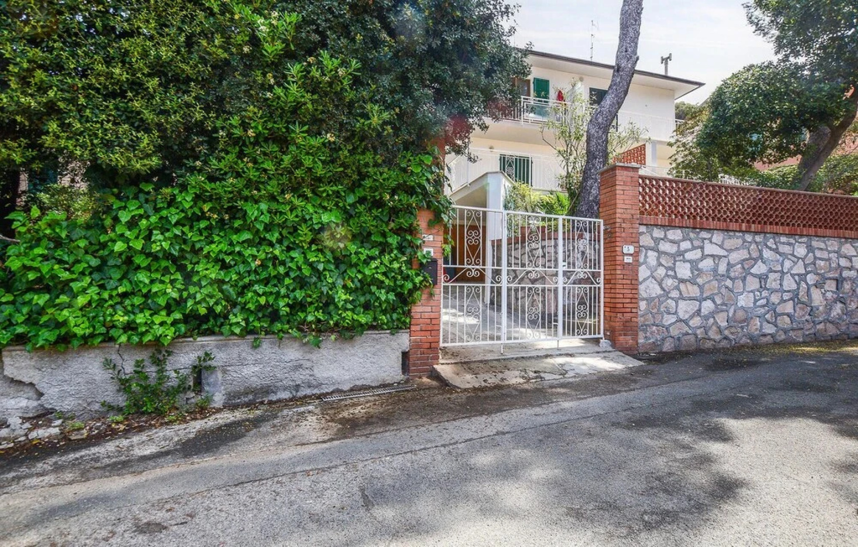 Beautiful Apartment in Rosignano Solvay-casti With Wifi and 2 Bedrooms