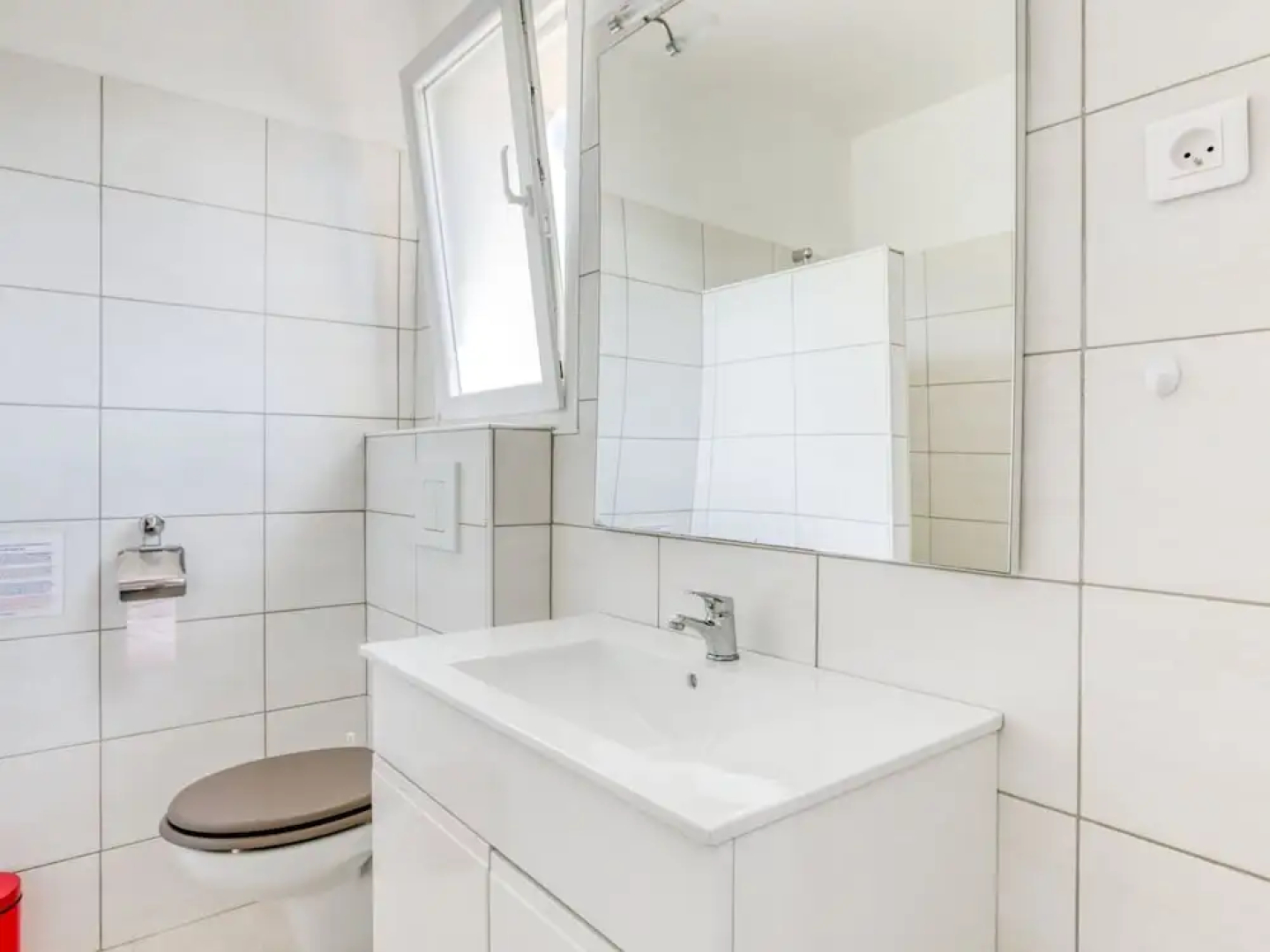 Luxury Villa in Aigne with Swimming Pool