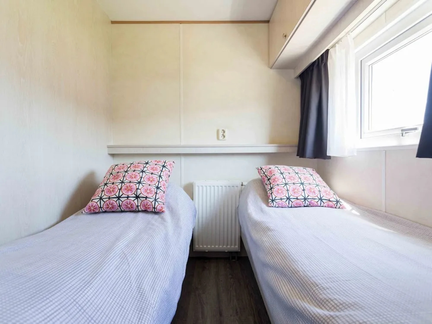 Well-kept Chalet With Wifi, in Noordwijk, sea at 2.5 km