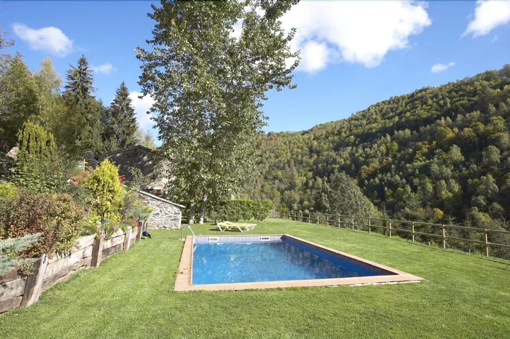 Apartamentos Rurales Les Barnedes