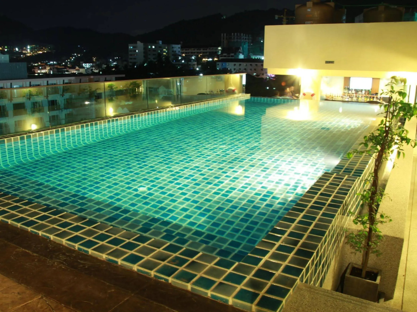 Hemingways Silk Hotel