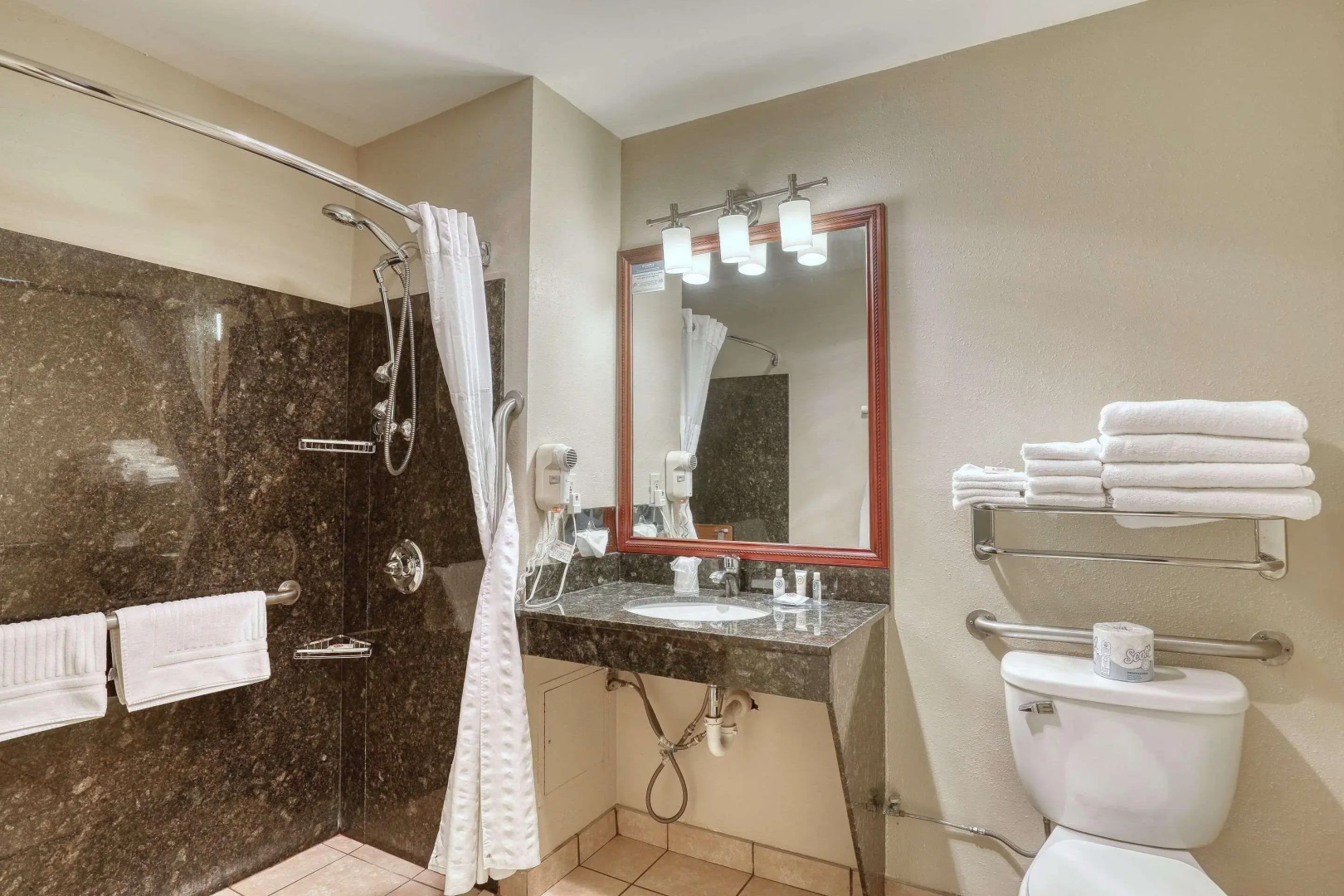 Comfort Suites Appleton Airport