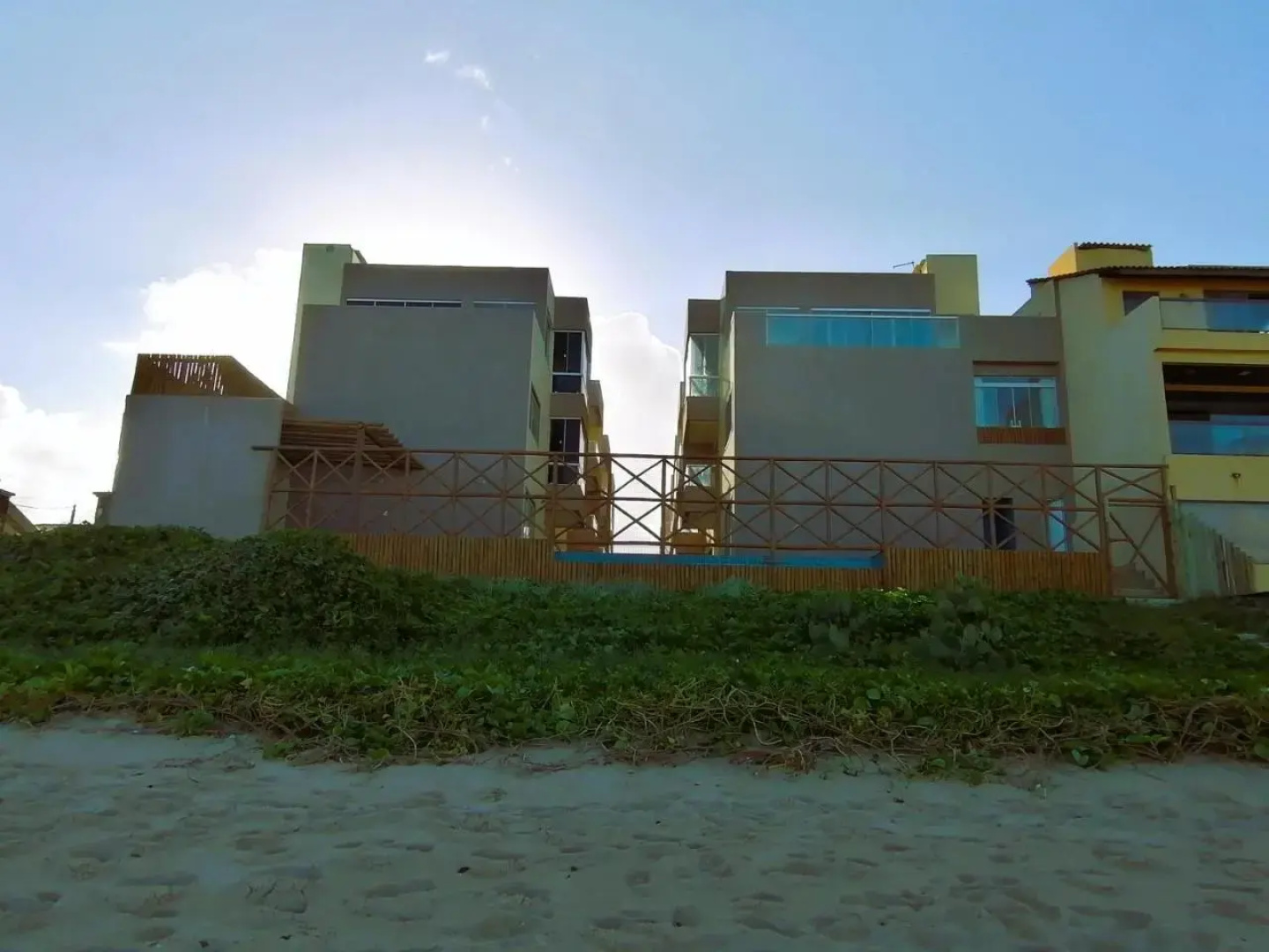 Triplex pé na areia com 3 suítes próximo Salvador