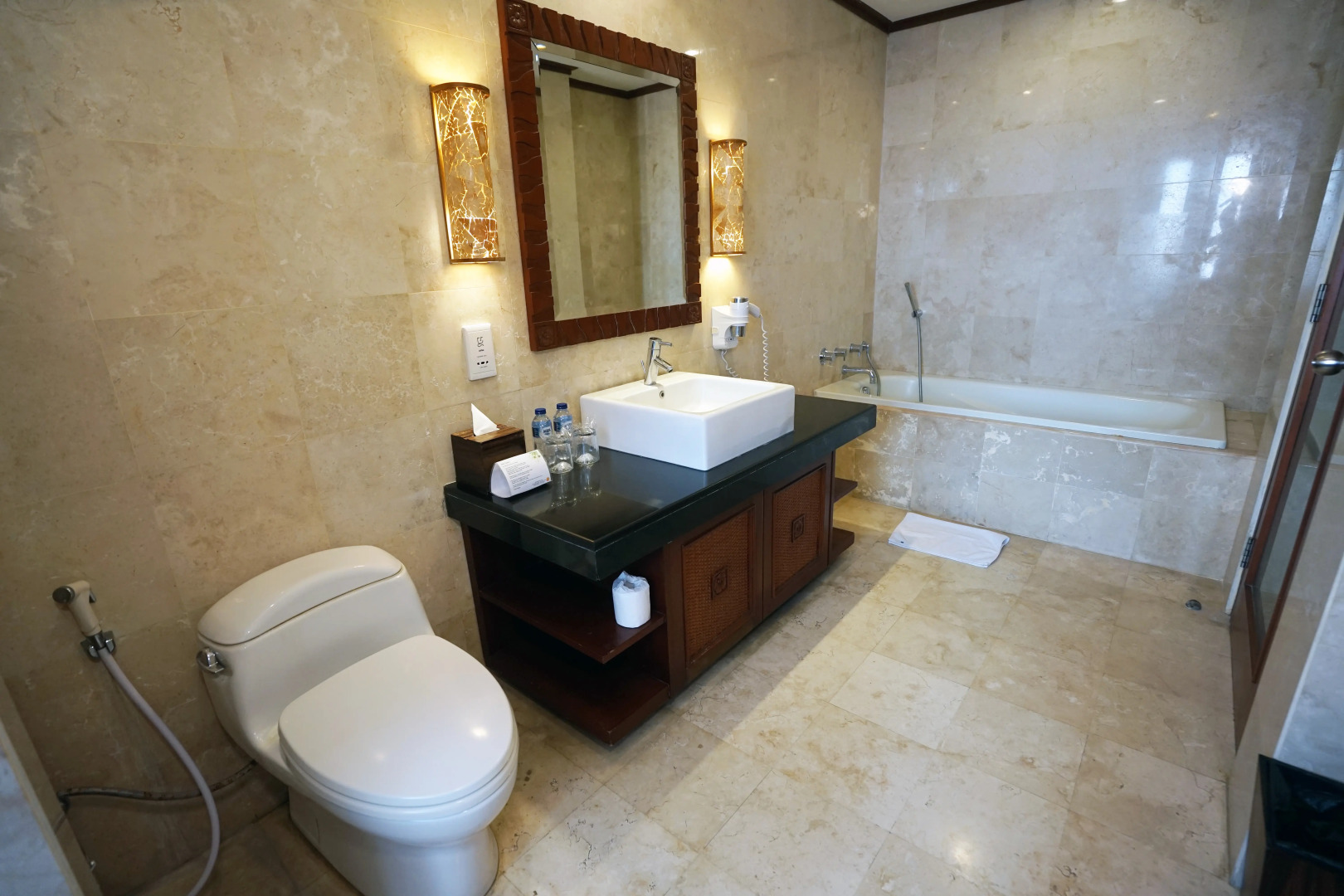 Grand Balisani Suites Hotel