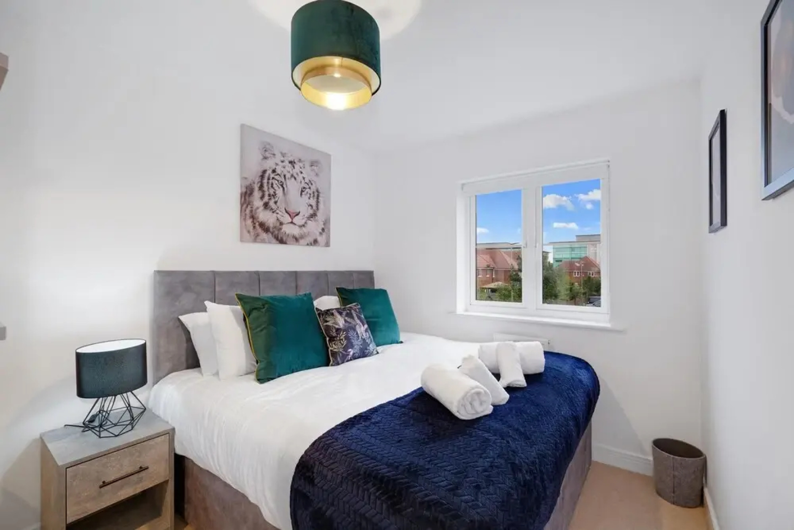 Luxury 5 bedroom Serviced Hse Leavesden