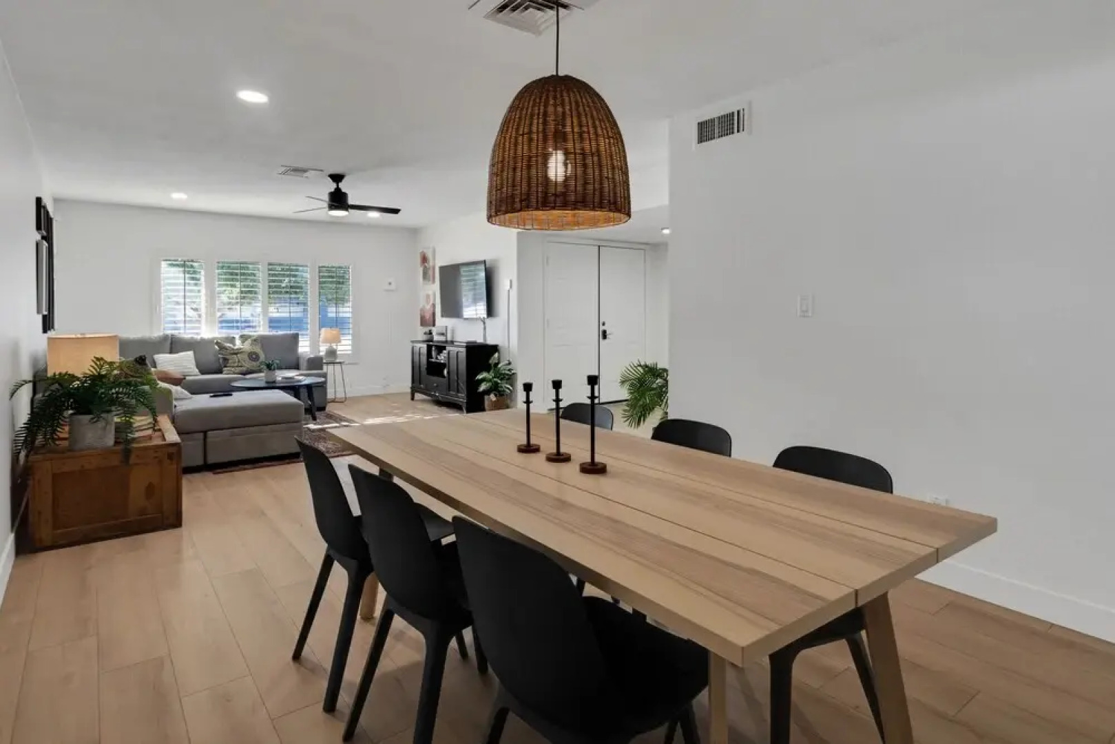 Fabulous Oasis On 59th 4 Bedroom Home by Redawning