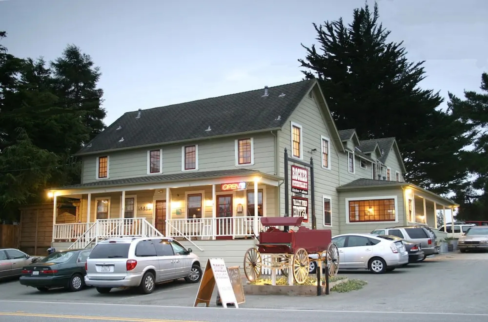 Valley Ford Hotel