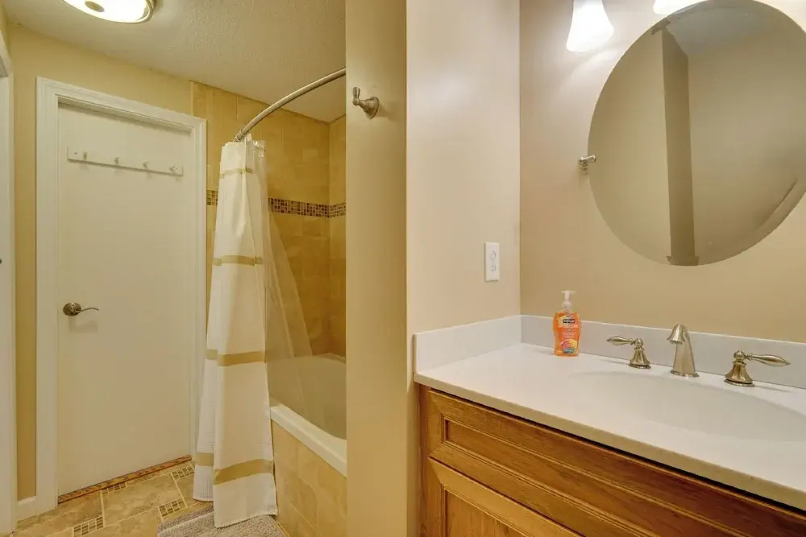 Sunny Stratton Townhome ~ 1 Mi to Skiing!