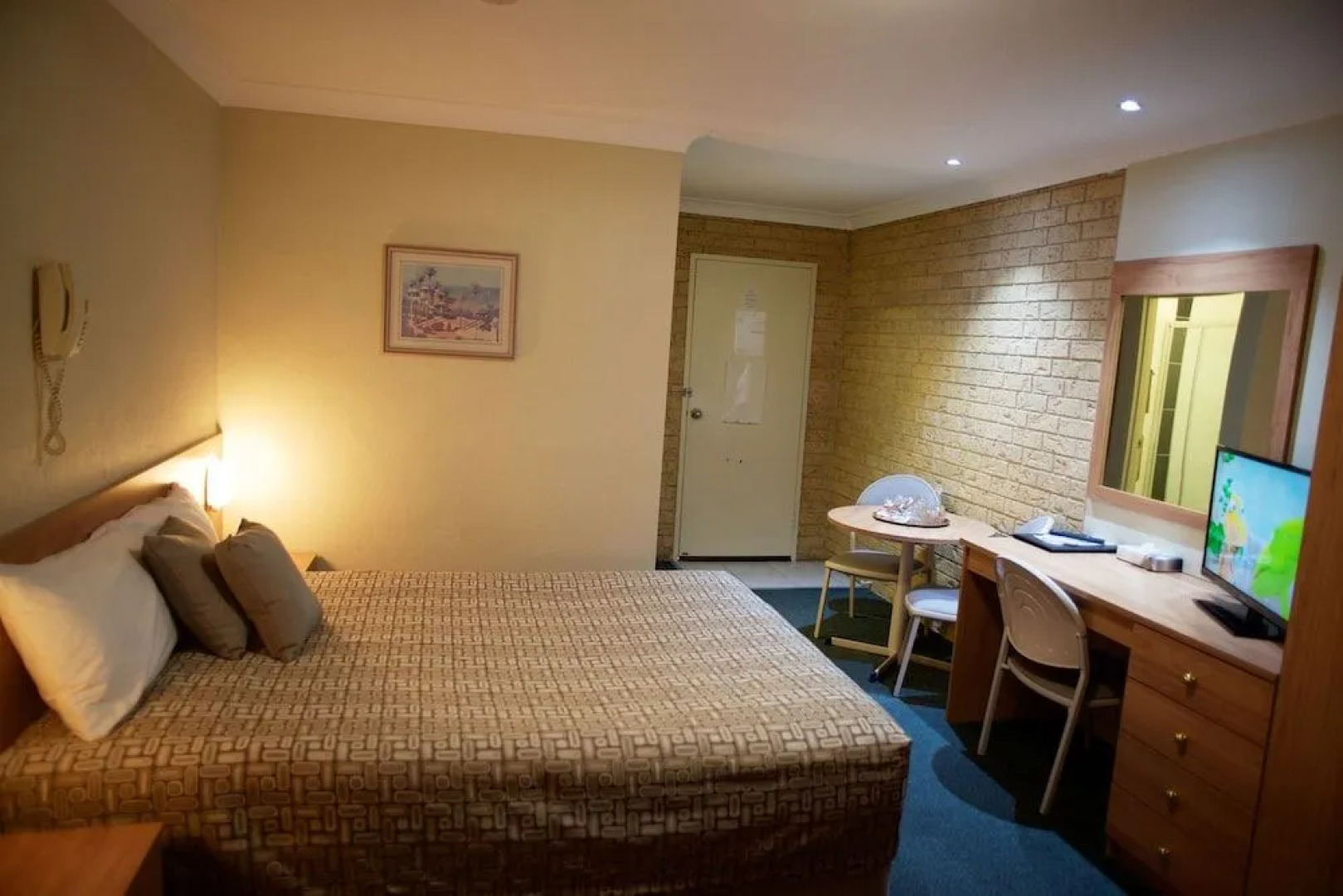 Forest Lodge Motor Inn & Restaurant