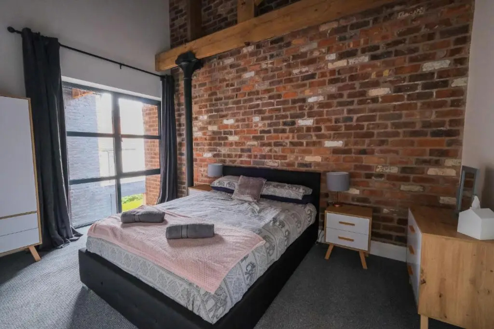 The Eden Warehouse - Green Apartment, sleeps 5