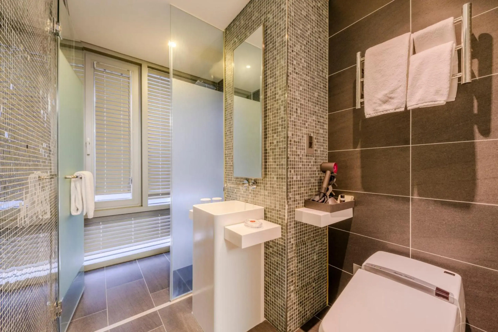 Bayhill Pool & Villa