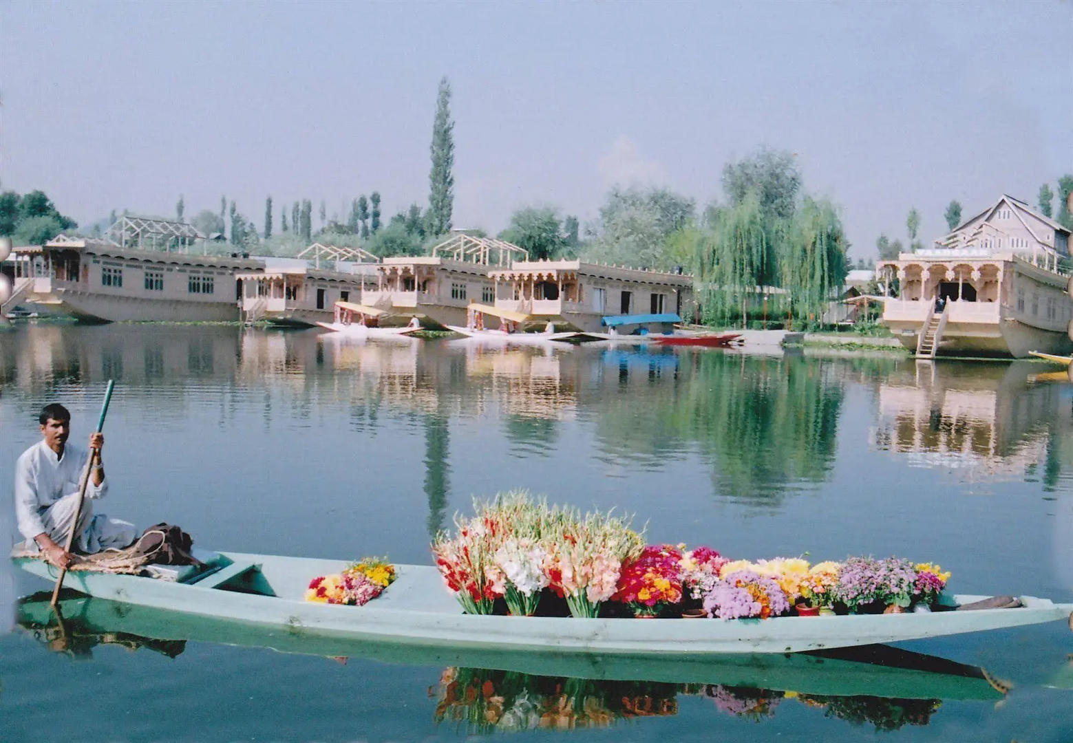 Wangnoo Houseboats