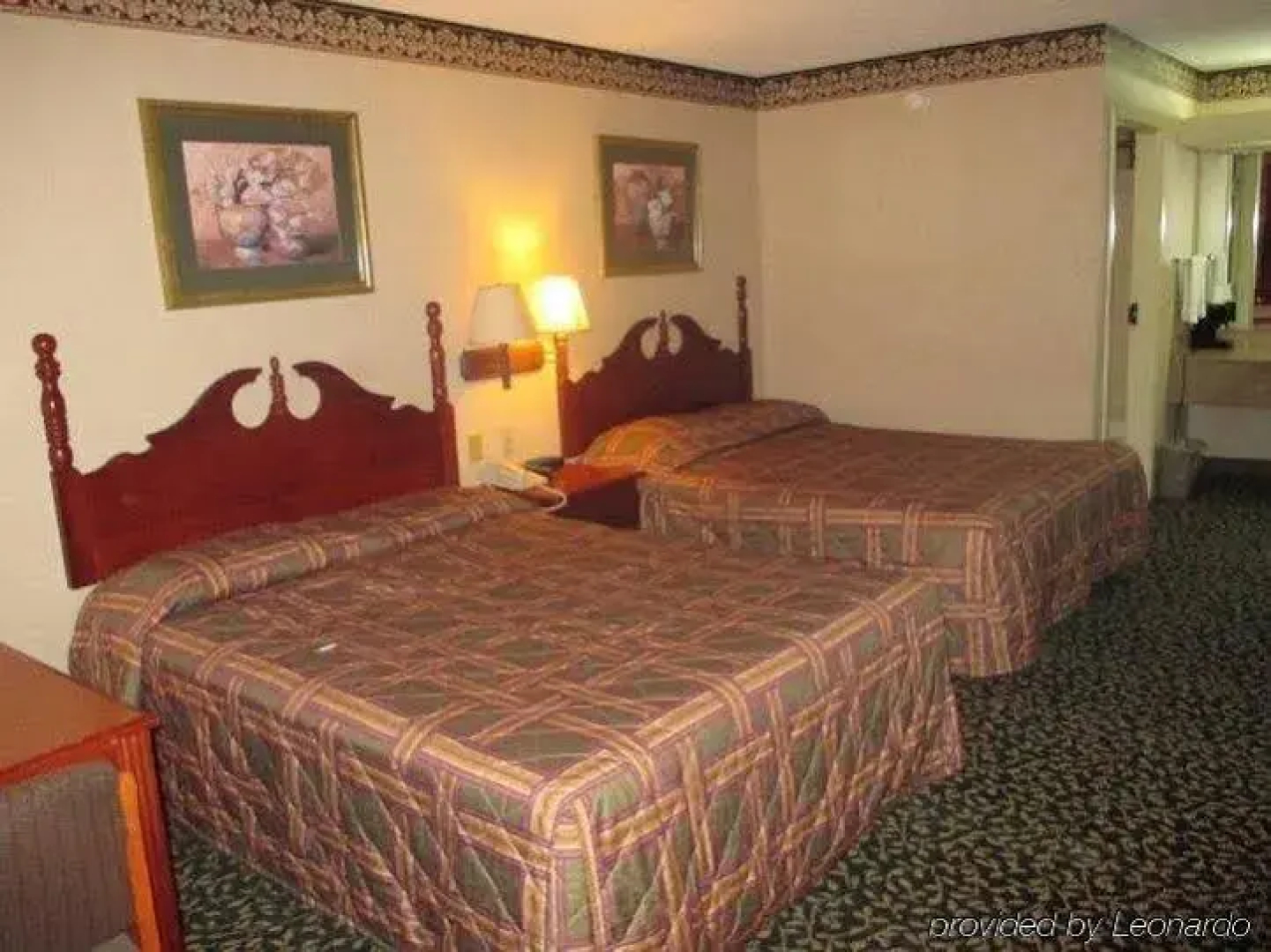 Nola Inn & Suites