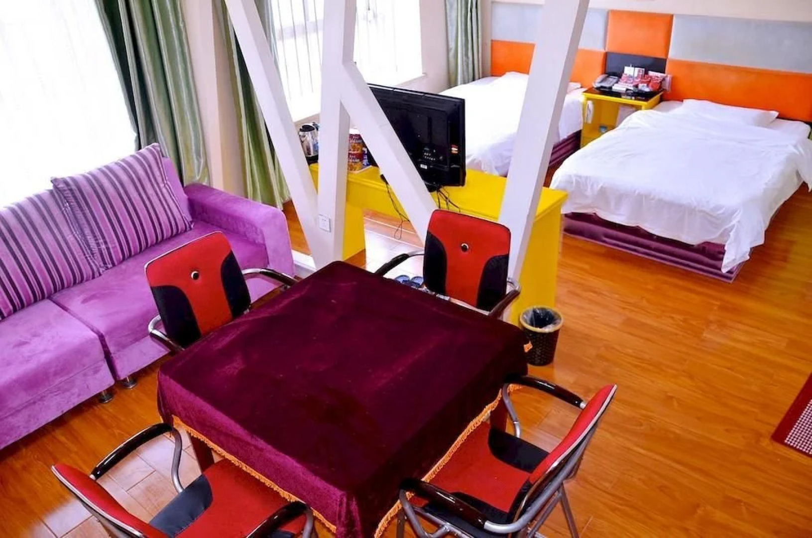 Shiyan Spring Fashion Hotel