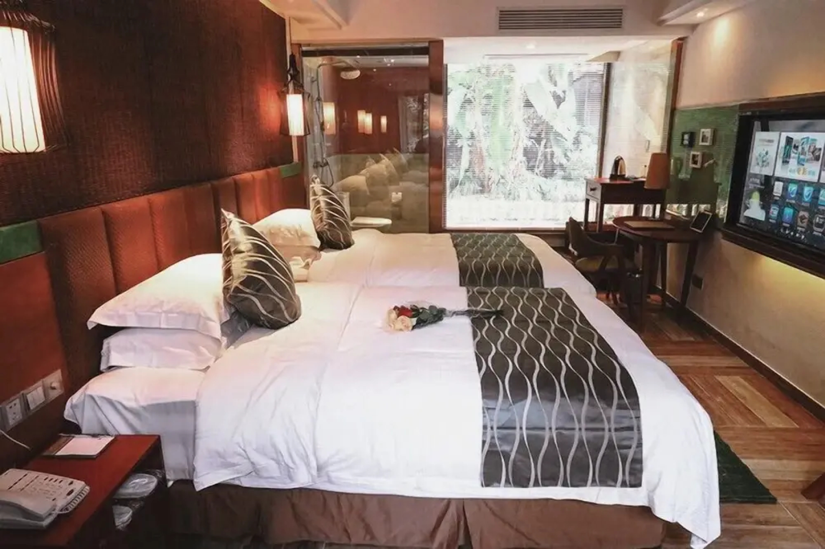 Yurong West Lake Cottage Resort Hotel