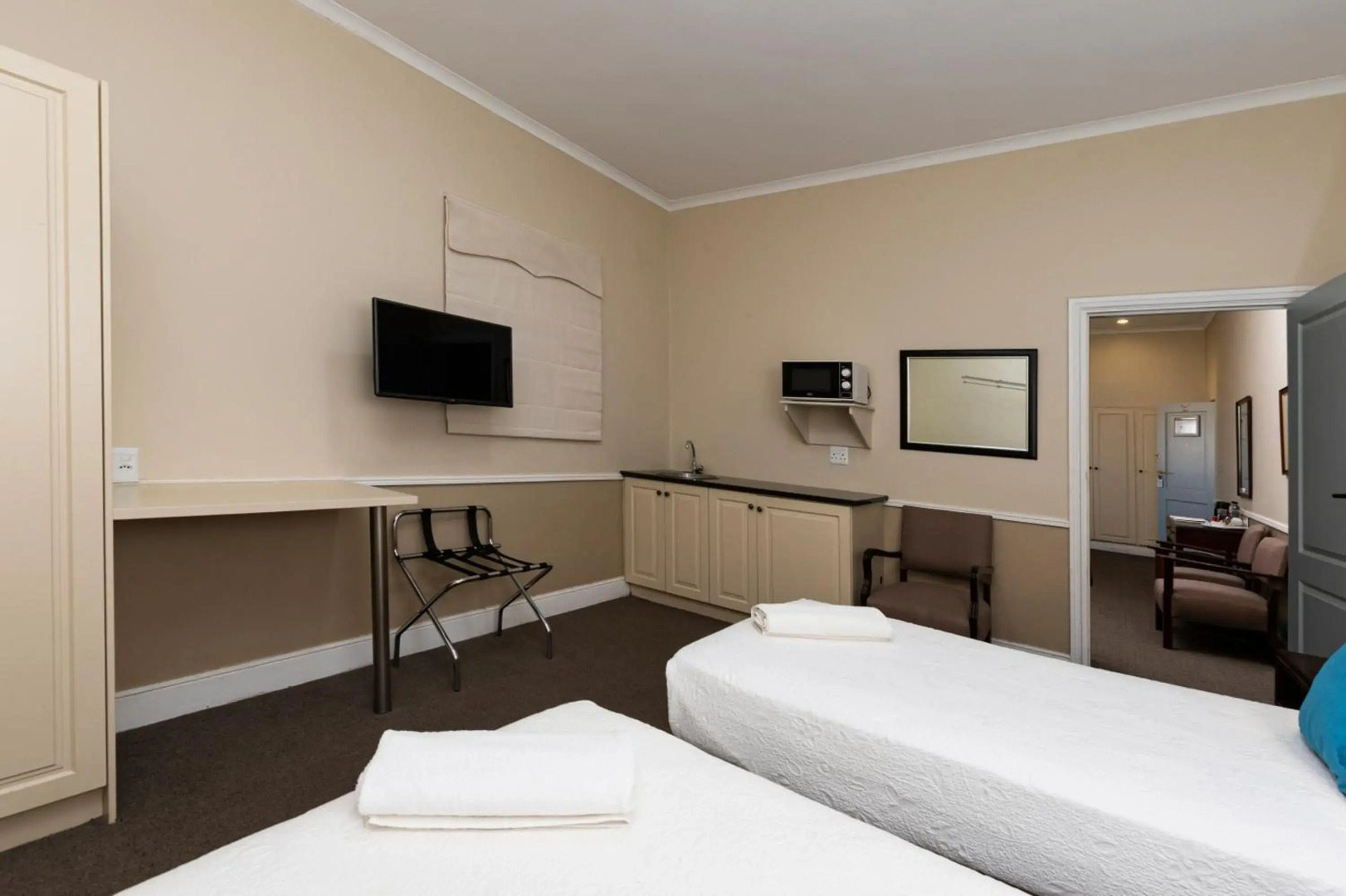 Queen’s Hotel by BON Hotels