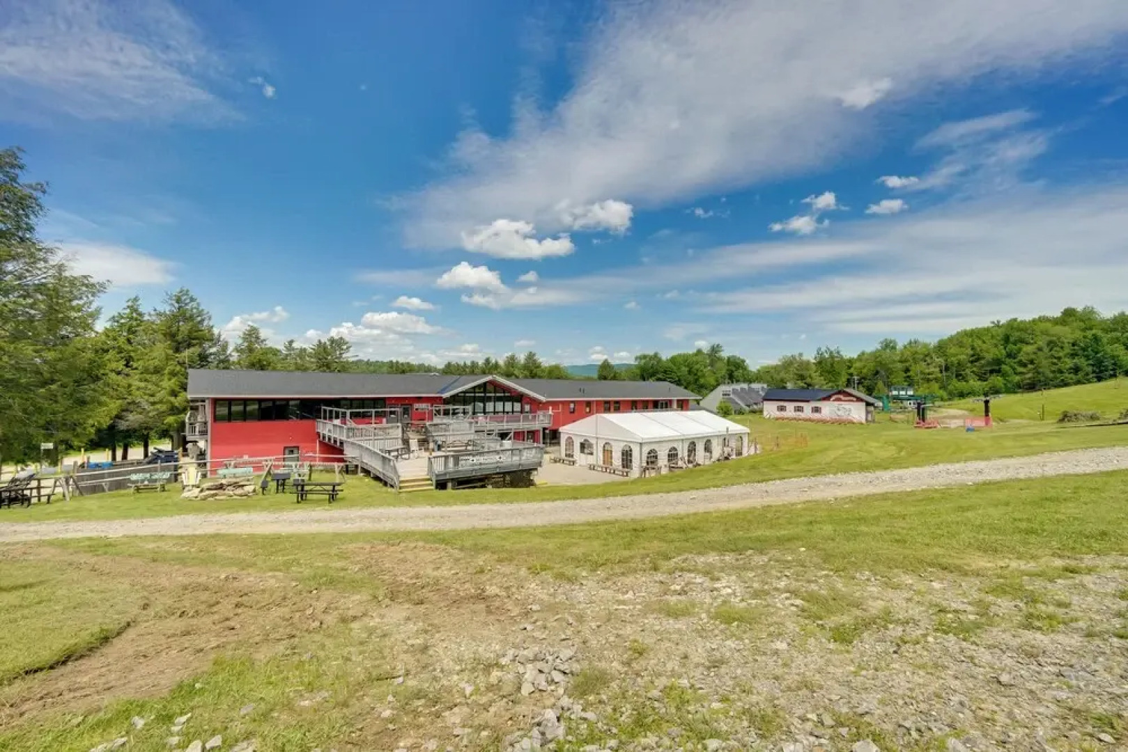 Ski-in/ski-out Magic Mountain Condo w/ Deck!