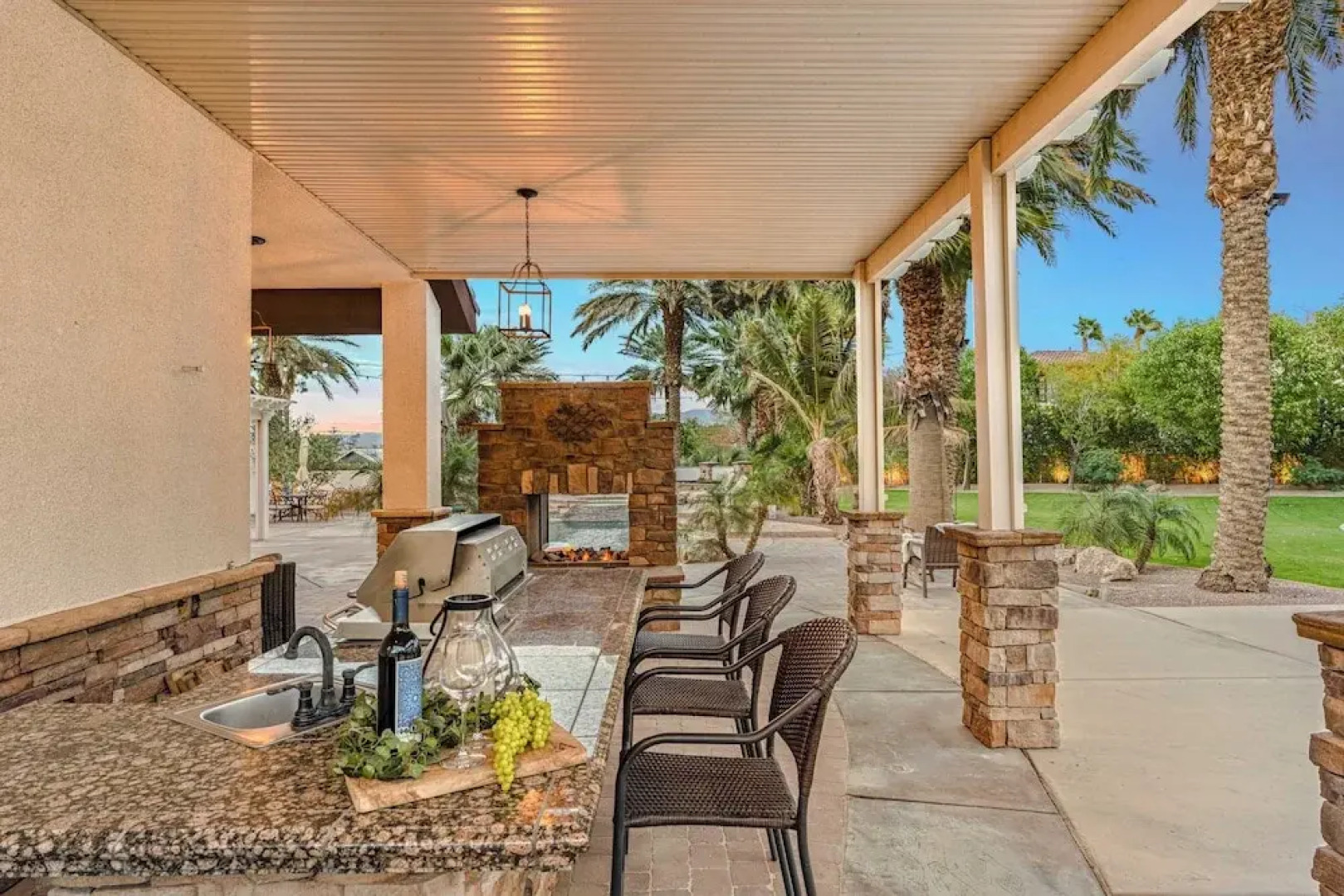 41 Palms Estate by Avantstay Indoor Pickleball, Pool, Hot Tub, Outdoor Kitchen