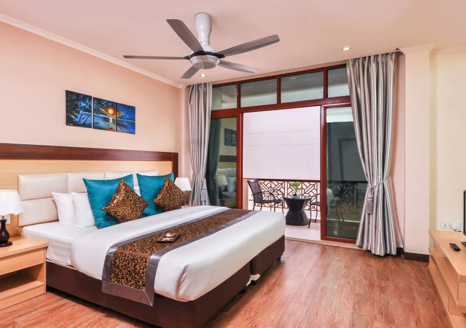 Triton Beach Hotel & Spa