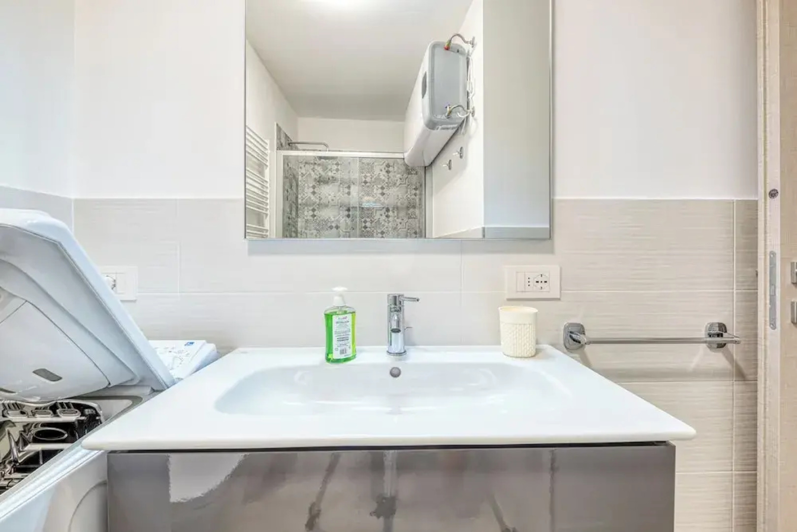 Merlo C - town center & private parking