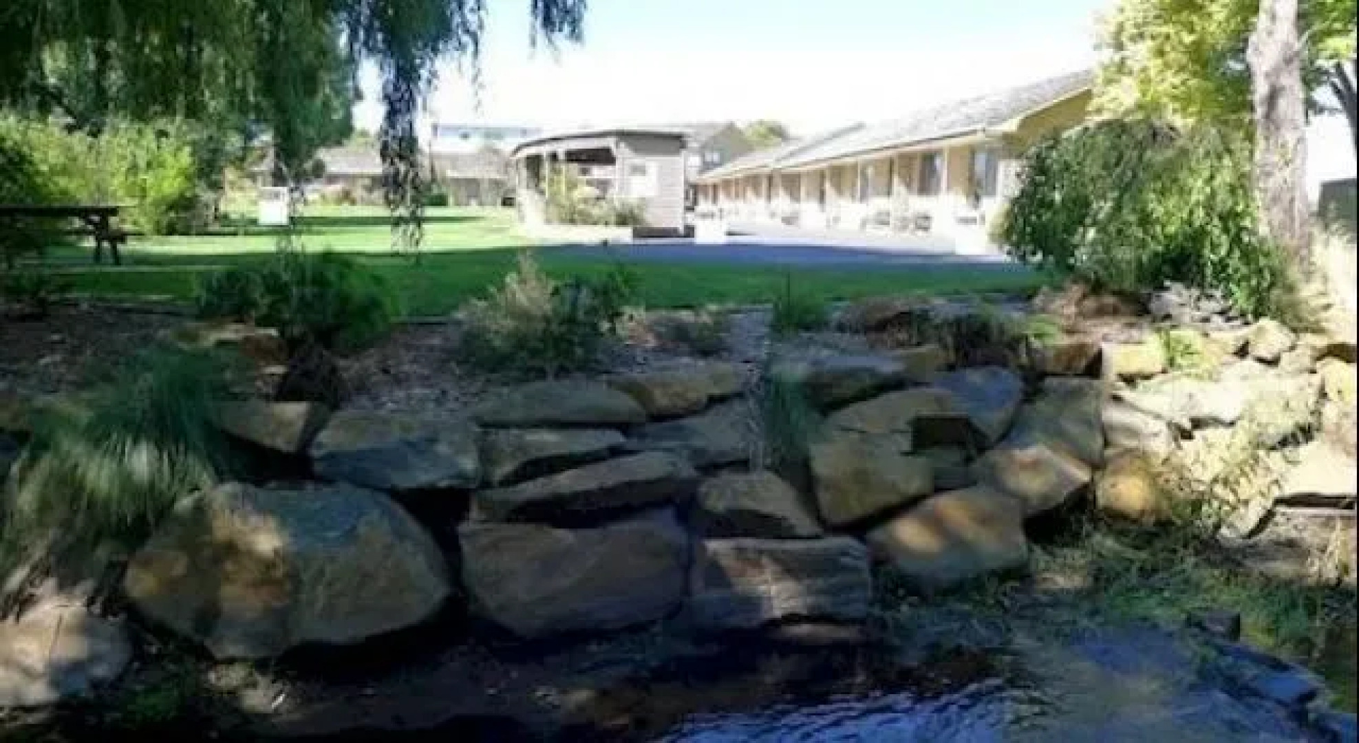 Willaway Motel Apartments