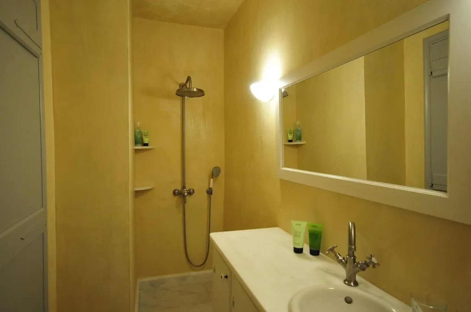 1880 Luxury Apartments