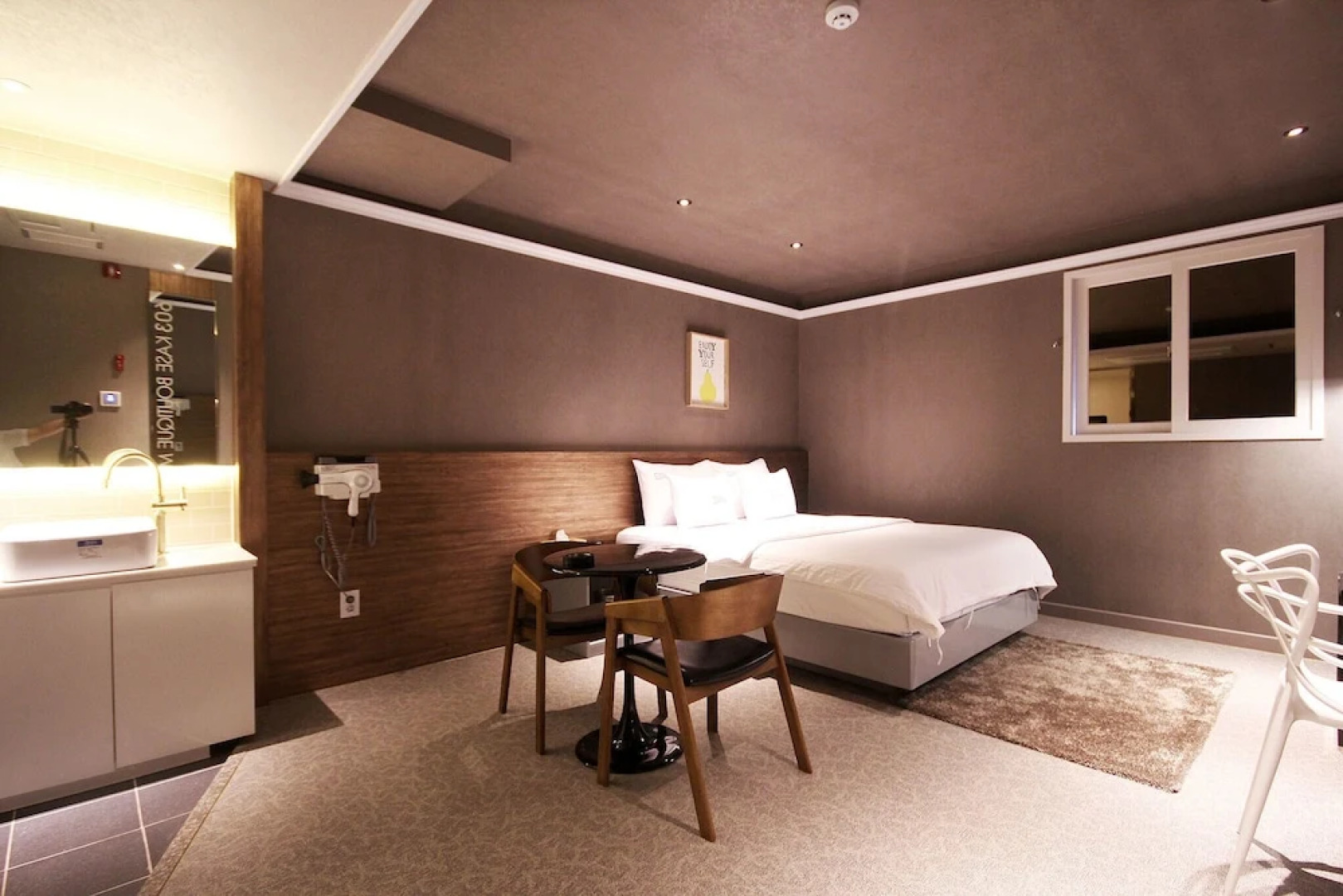 Yeongju Case Business Hotel