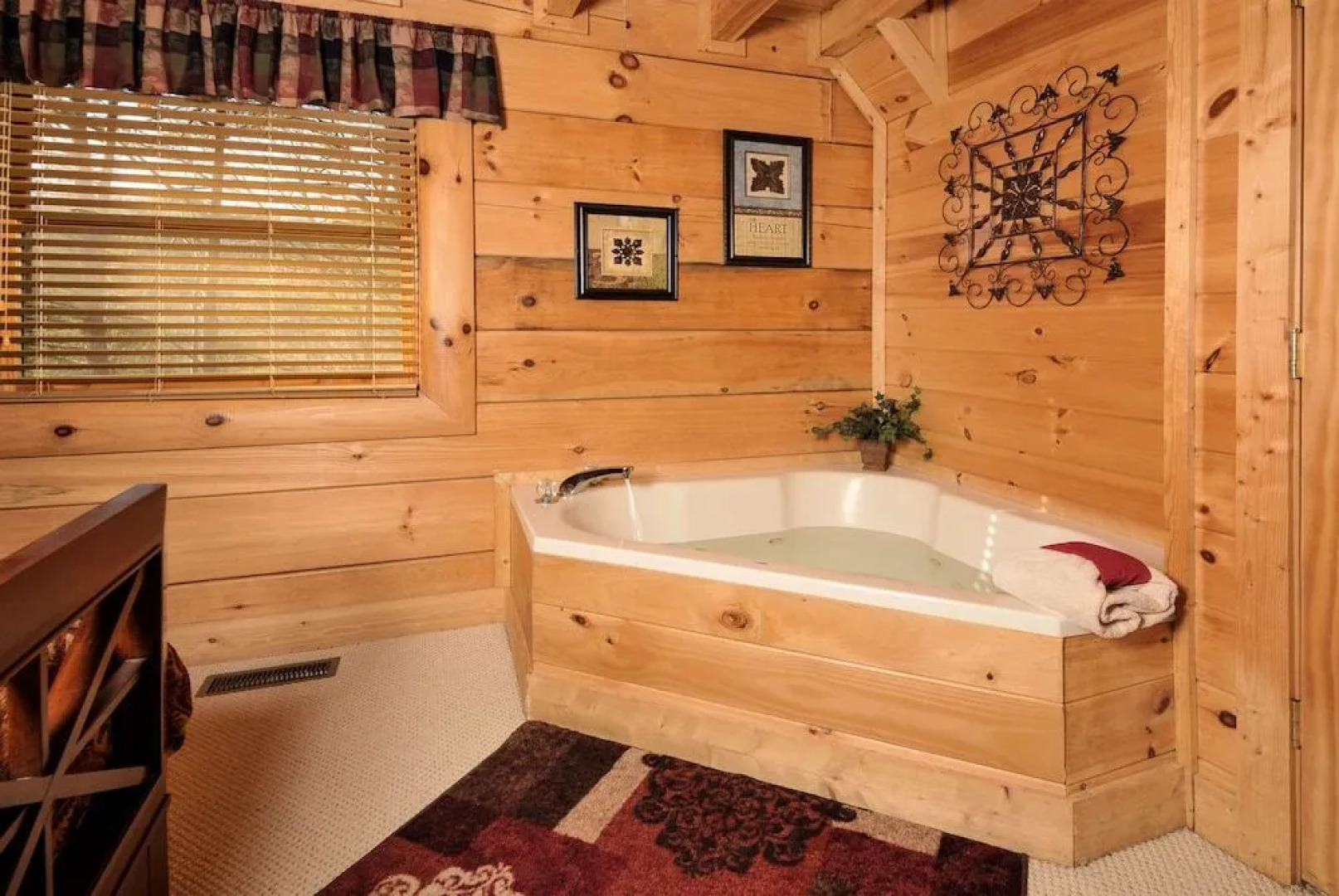 Enchanted Forest - 2 Br cabin by RedAwning