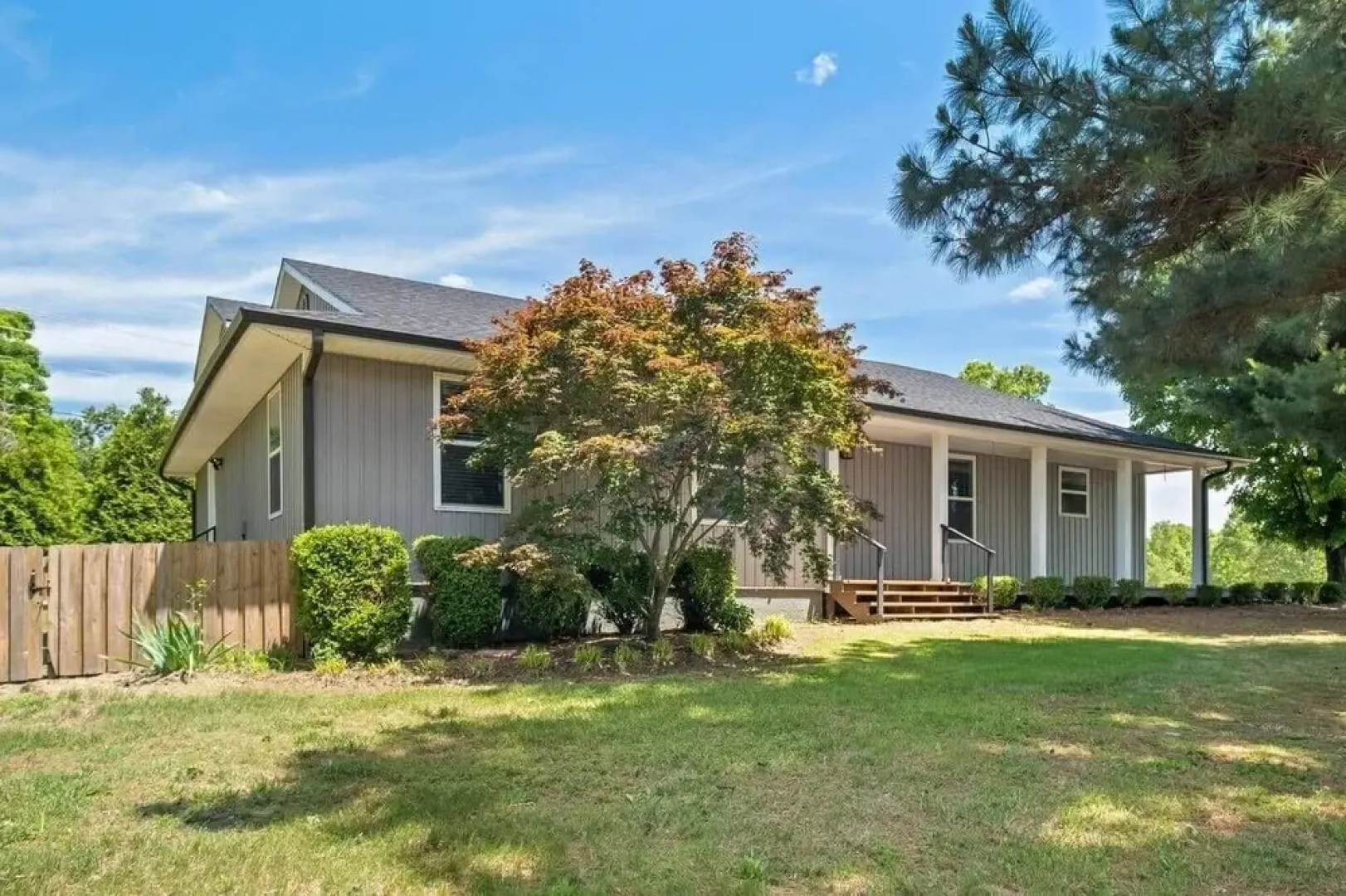 Tunnel Vision Trail Home -8 Min From Lake Windsor! 4 Bedroom Home by Redawning