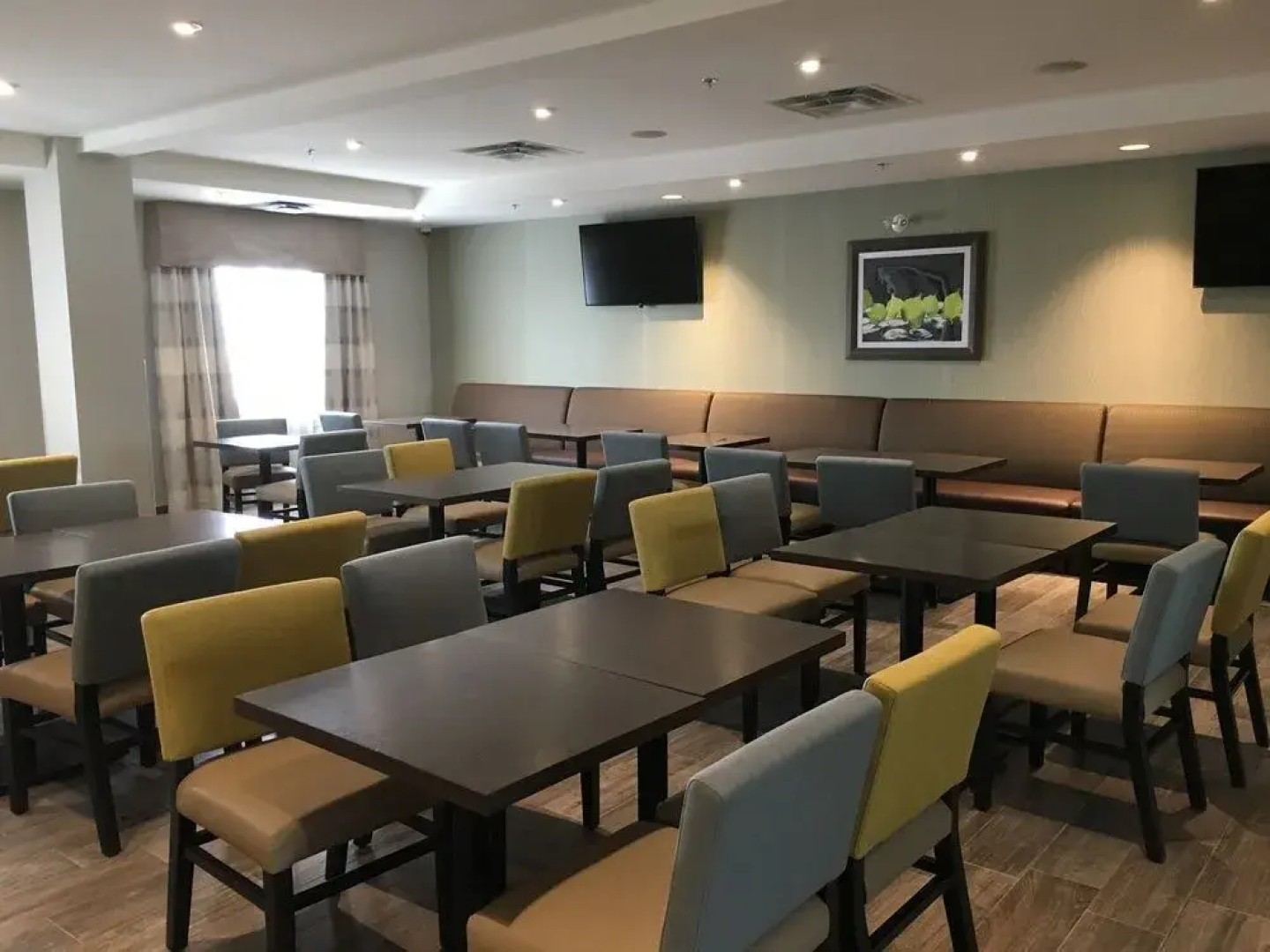 Days Inn and Suites Airdrie