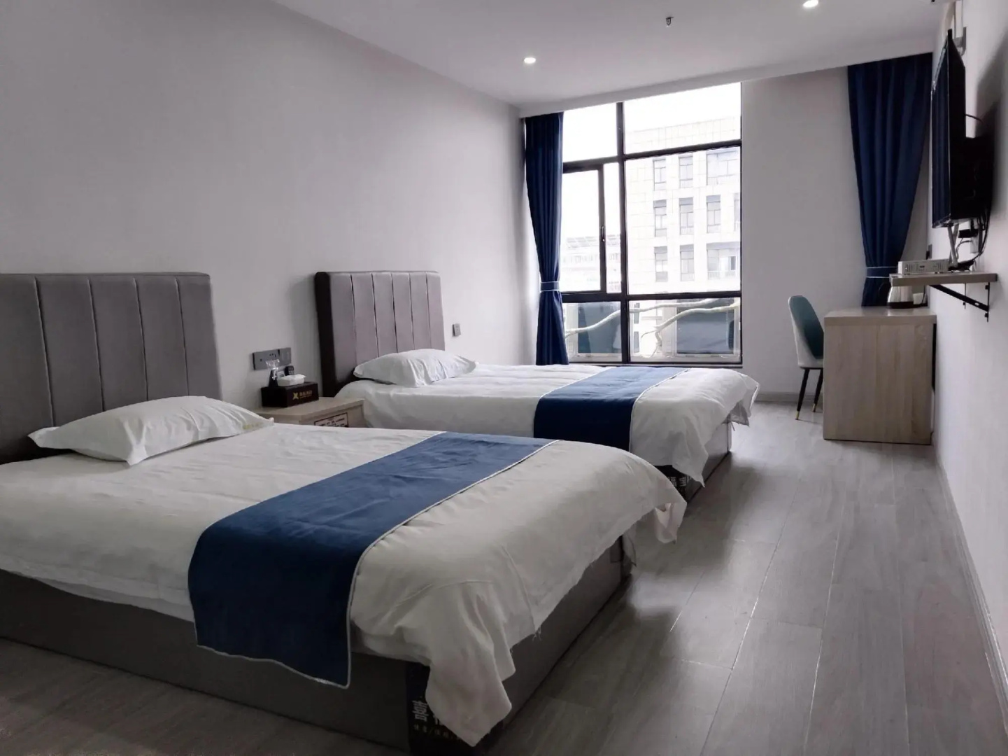 Xingyue Crystal Hotel (Wuhu Dongfang Shenhua Shop)