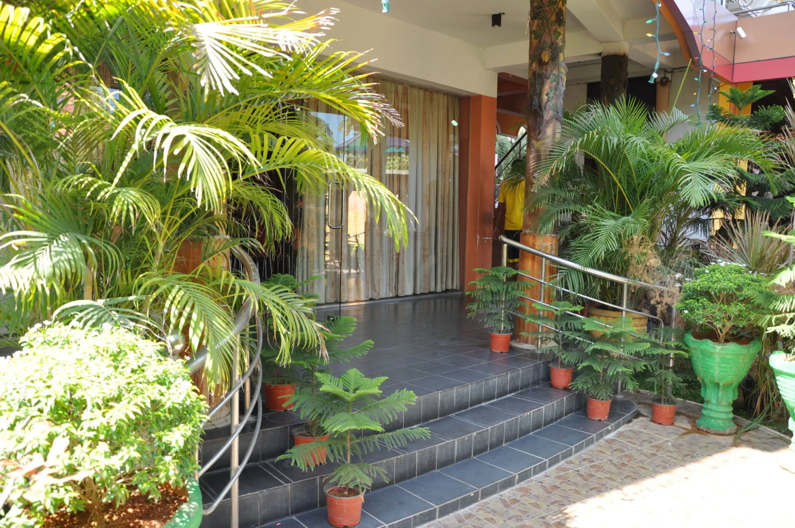 Sunshine Hotel & Hall
