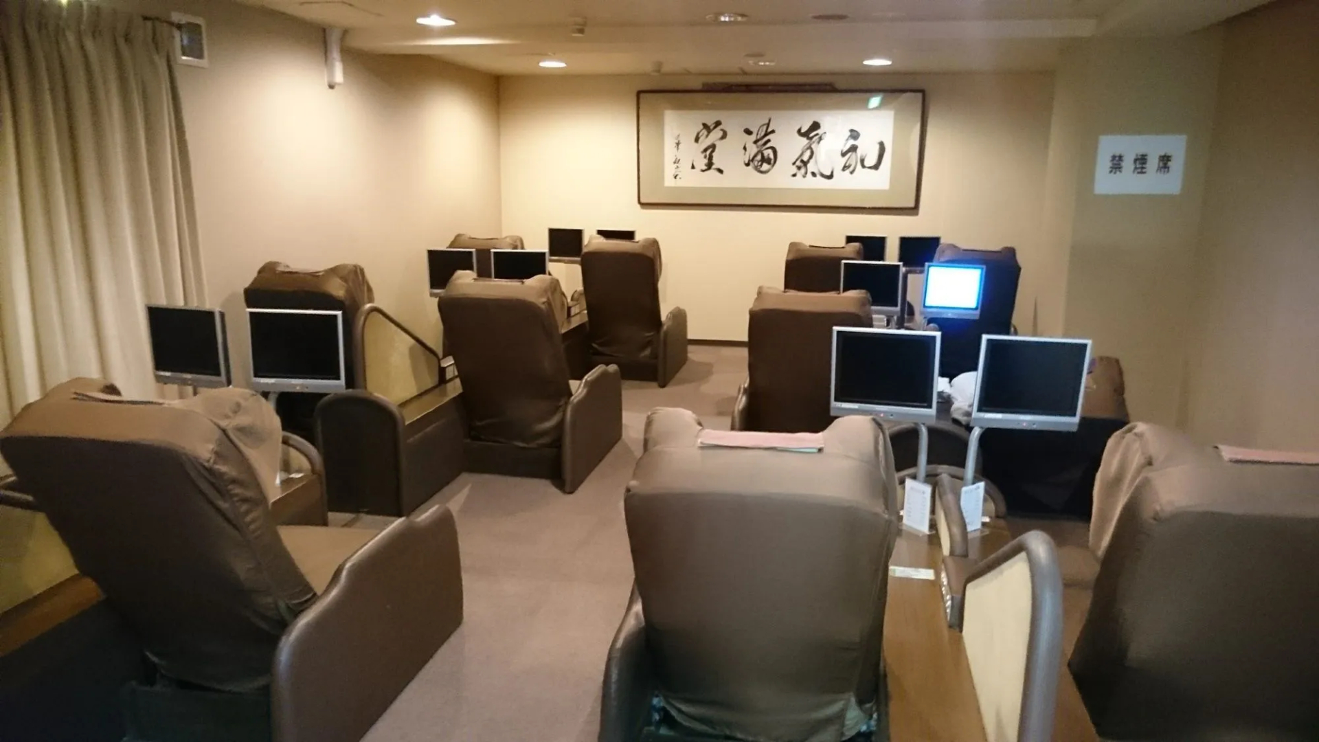 Hiroshima Capsule Hotel & Sauna New Japan EX - Caters to Men