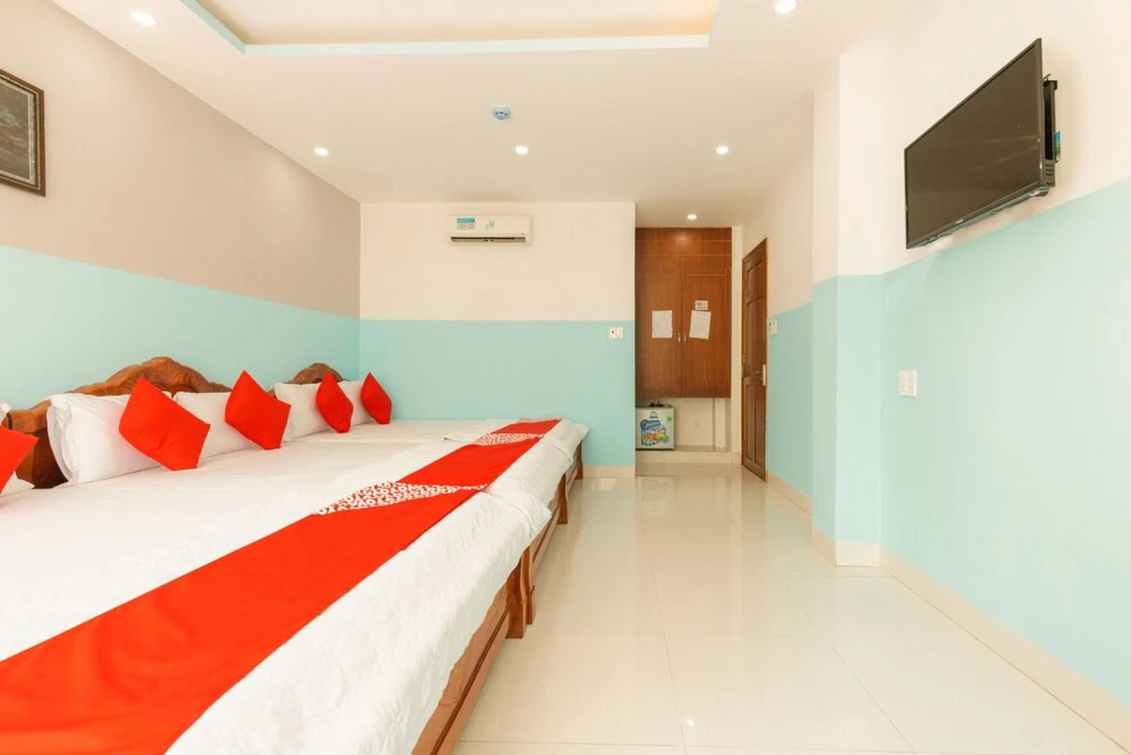 Hoang Truong Hotel by OYO Rooms