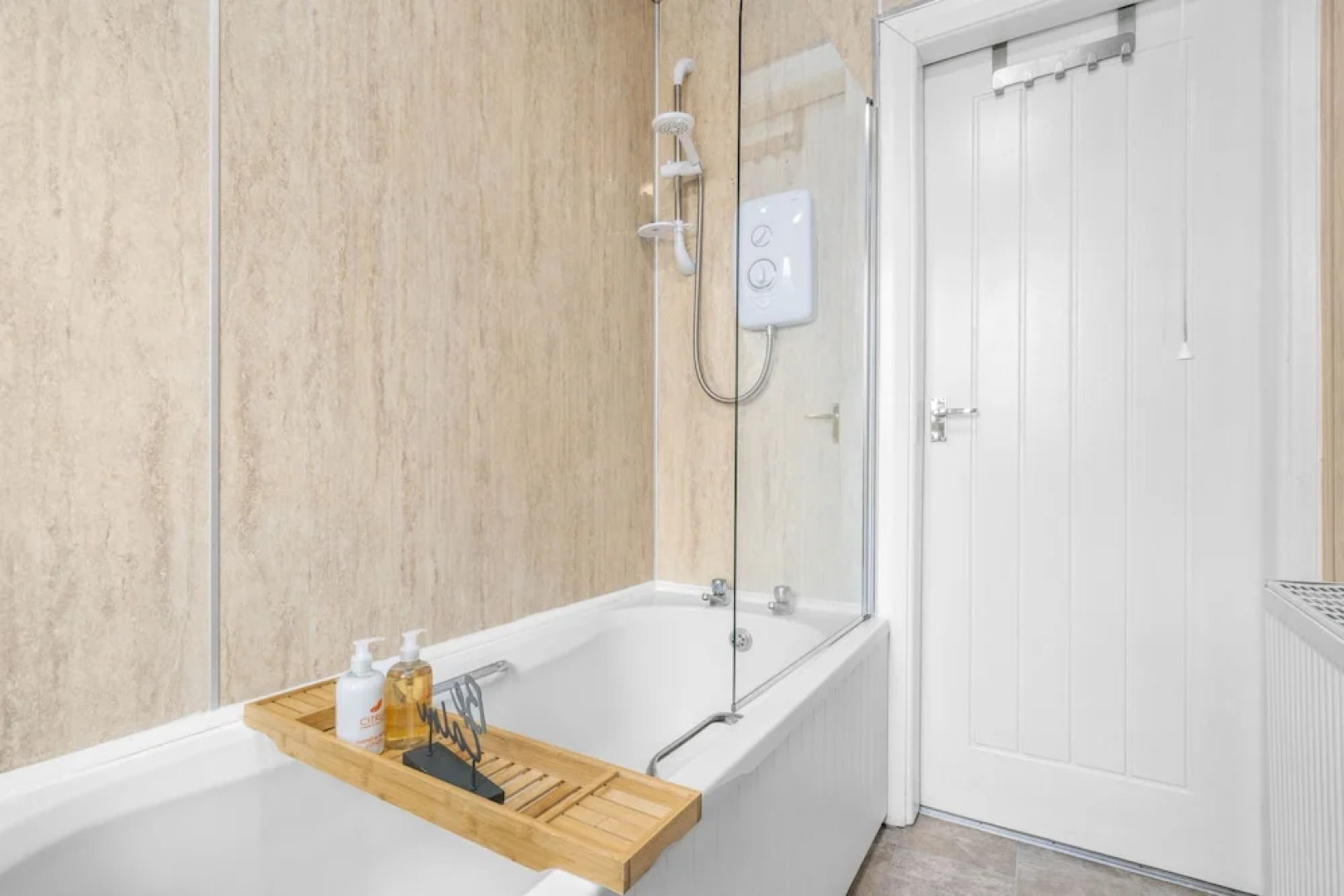 Two Bedroom Apartment by Klass Living Serviced Accommodation Motherwell - Anderson Apartment With WiFi &Parking