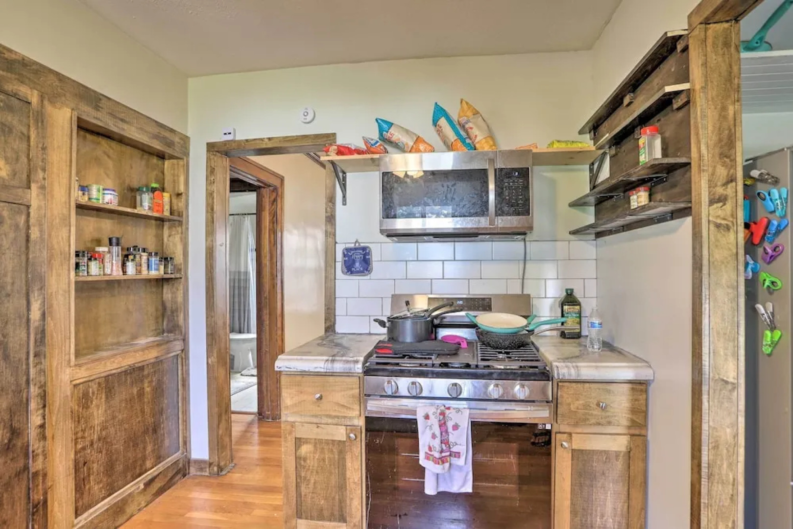 Cleveland Area Home w/ Deck < 10 Mi to Dtwn!