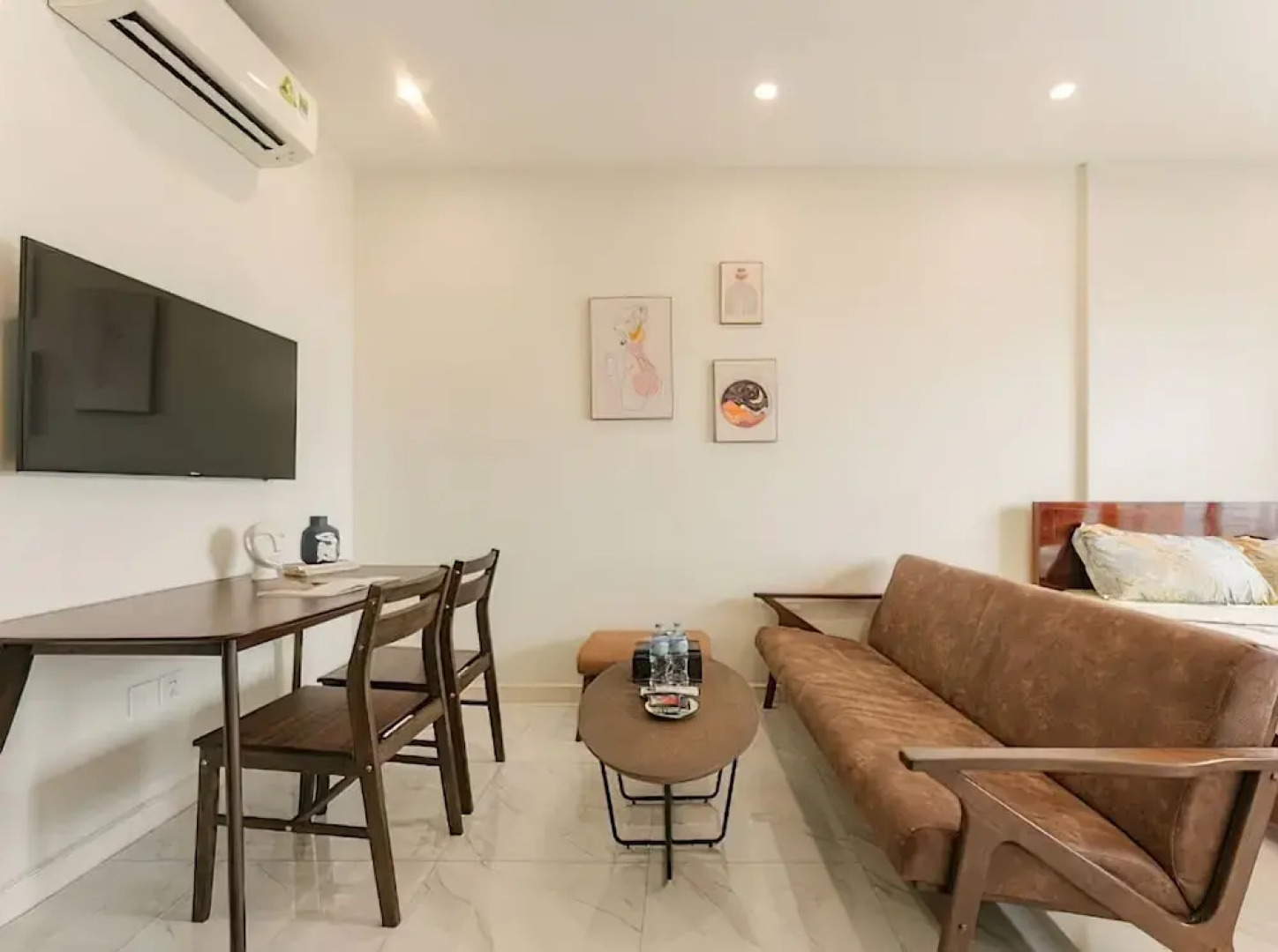 D El Dorado Westlake Luxury Apartments