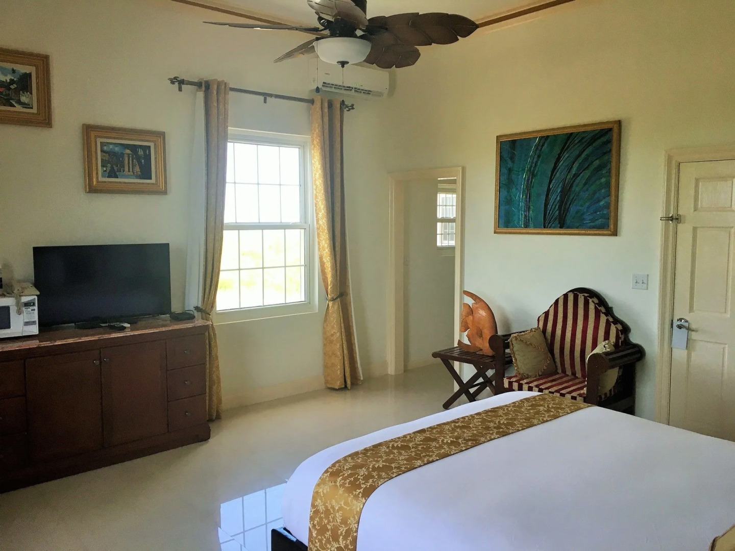 Ocean West Boutique Hotel