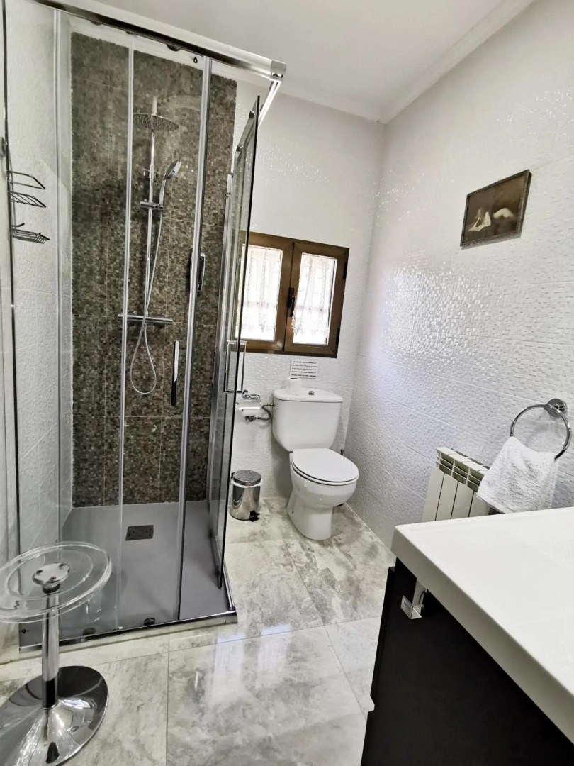 Aloja entero El Mirador de Acebo 4 estrellas piscina Sauna Spa