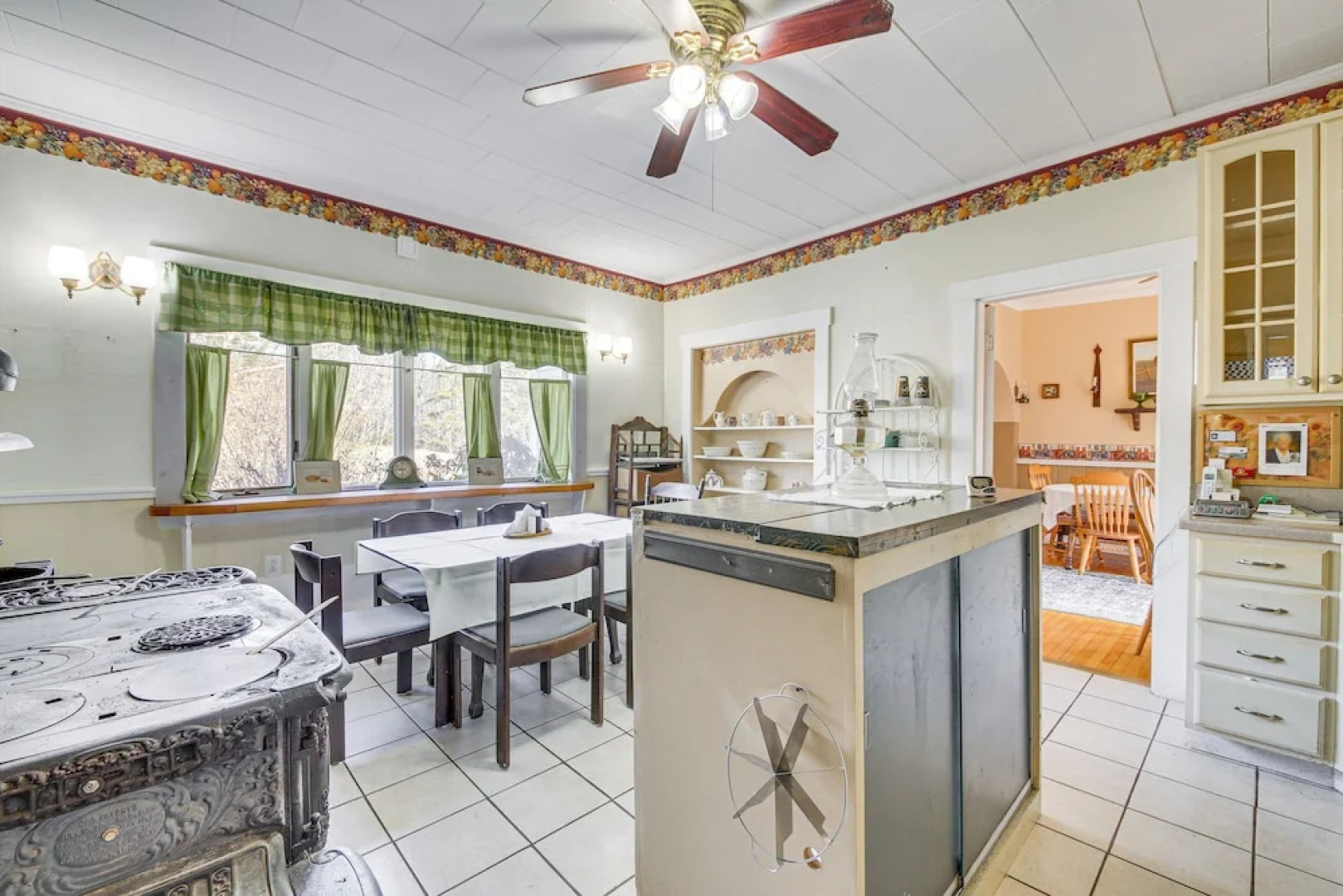 Spacious Round Pond House w/ On-site Trail Access!