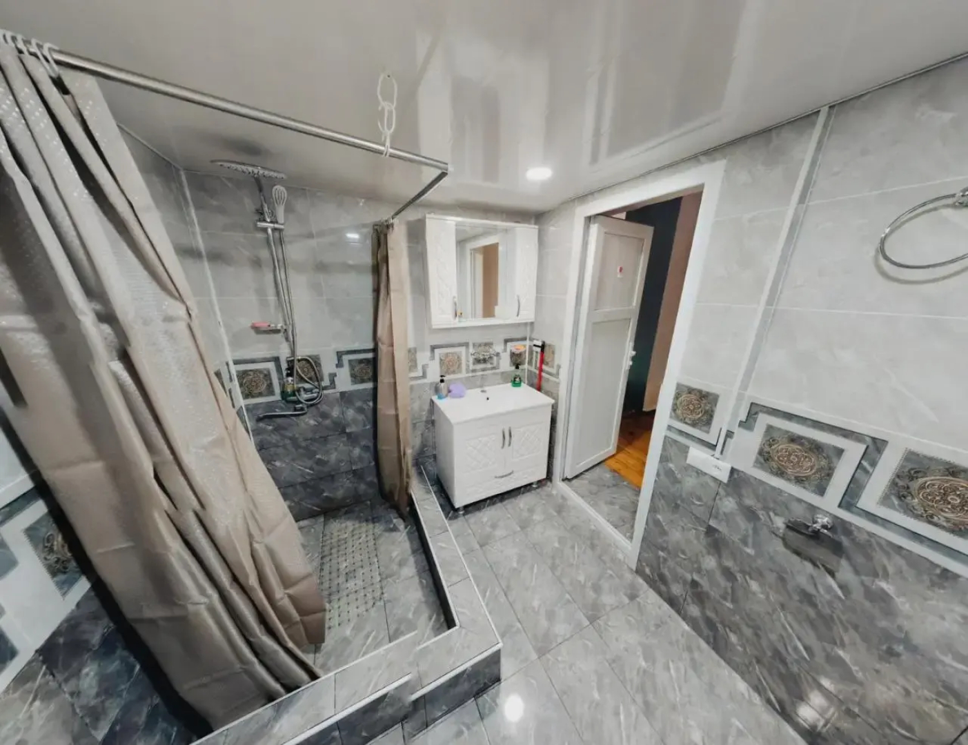 Iveri House
