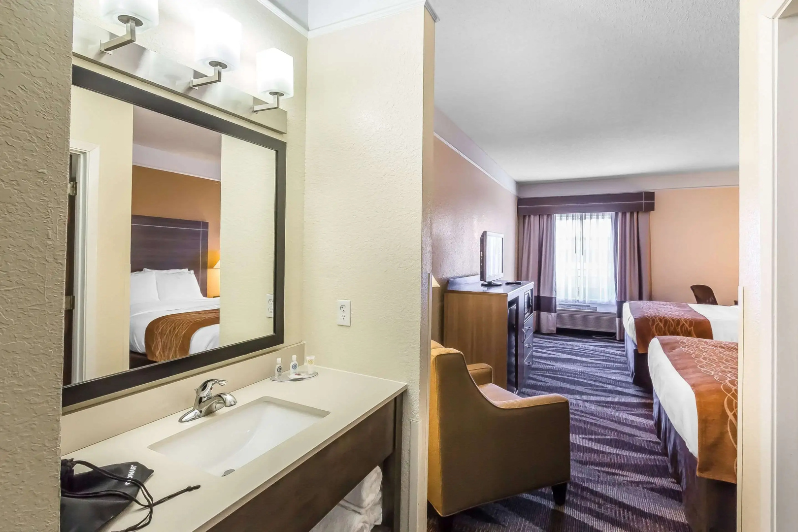 Comfort Inn near Frost Bank Center