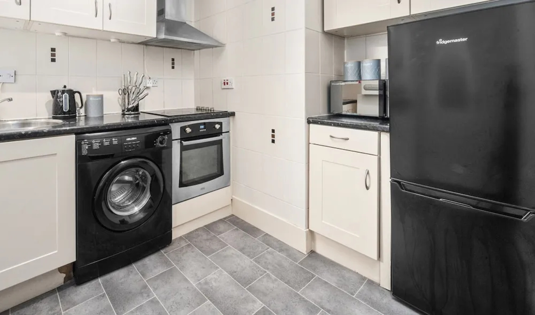 One Bedroom Apartment by Klass Living Serviced Accommodation Coatbridge - Garturk Apartment With Wifi  and Parking