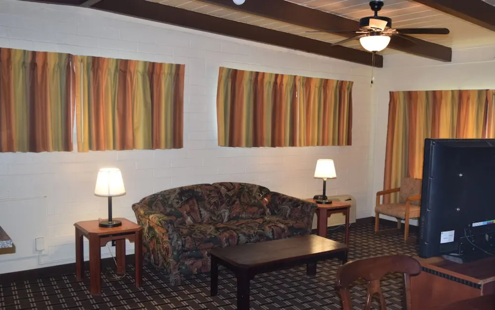 Stanlunds Inn And Suites